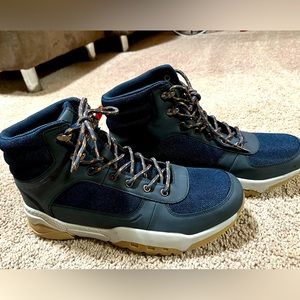 Navy men’s boots. Very lightly worn.